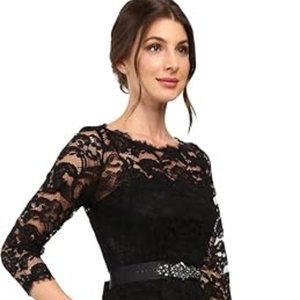 Beautiful elegant black dress by Adrianna Papell size 10